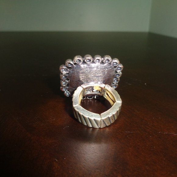 Oversized faux crystal ring- costume jewelry - Picture 5 of 11